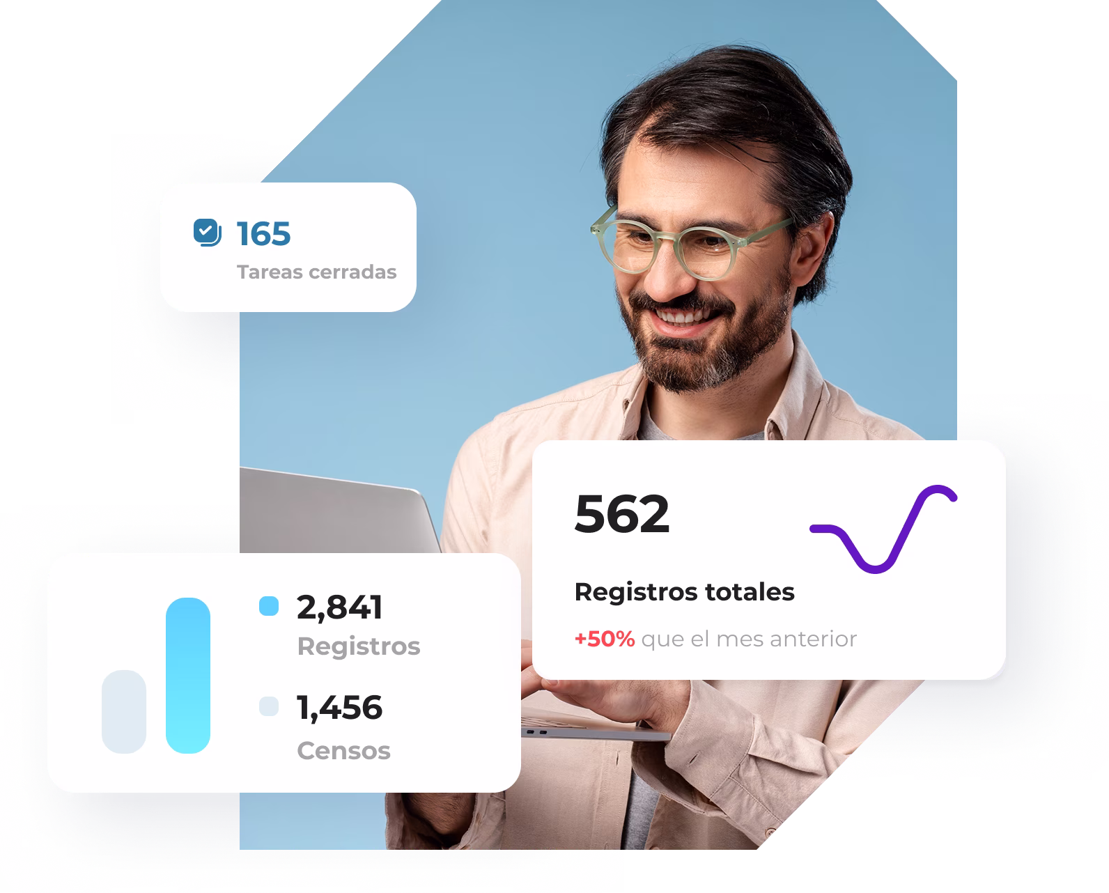 Hombre analizando datos de registros y censos en una laptop